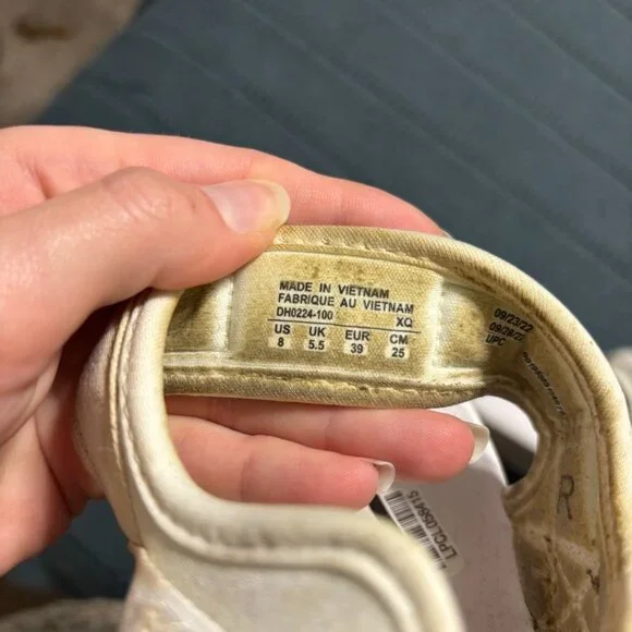 5/$25 💐 | Nike Platform Sandals - Picture 2 of 2